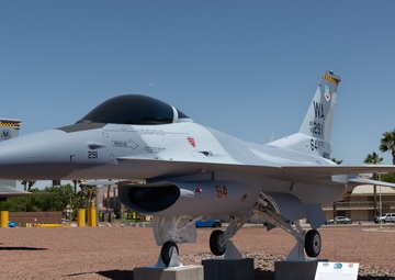 Nellis welcomes F-16 static display honoring aggressor heritage
