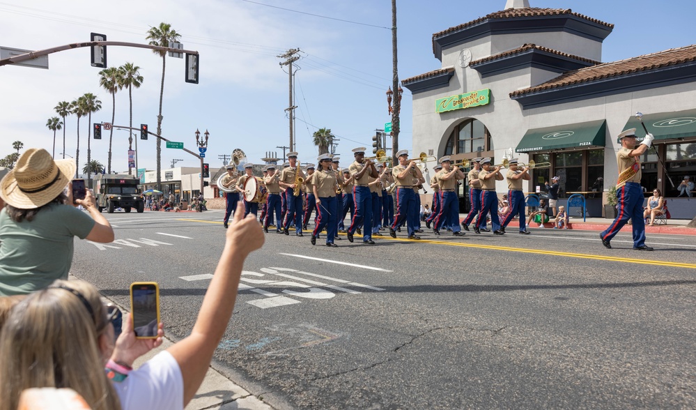 1st MARDIV Band performs in Oceanside Independence Parade