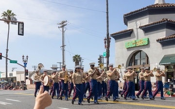 1st MARDIV Band performs in Oceanside Independence Parade