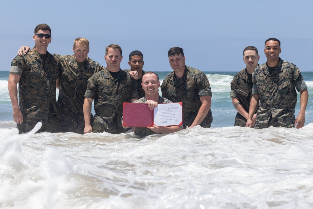 I MIG Marines reenlist under Commandant's Retention Program