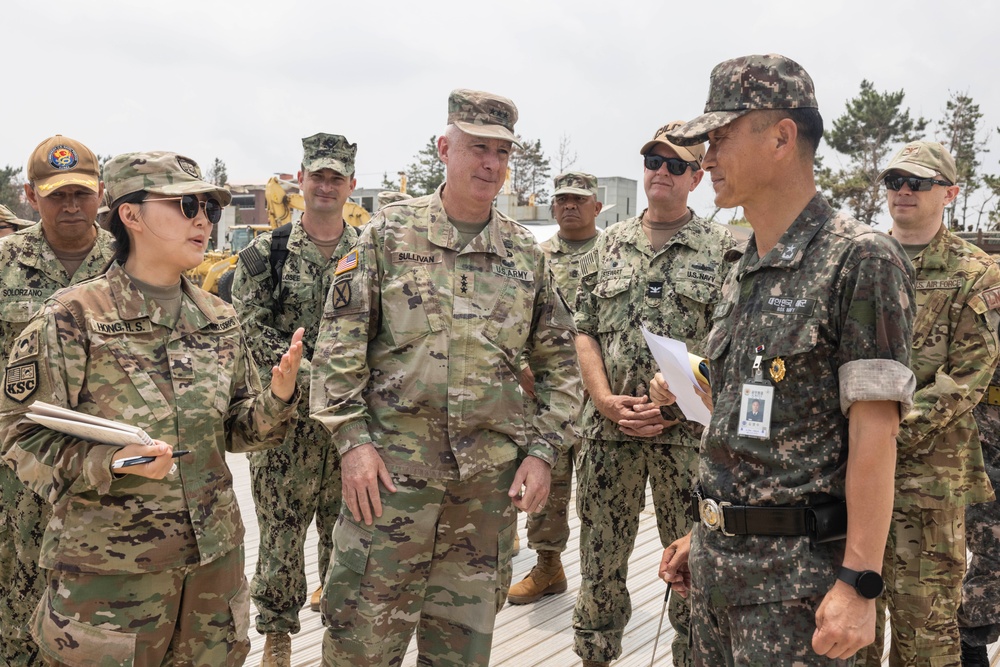 Distinguished Visitors arrive at Dogu Beach