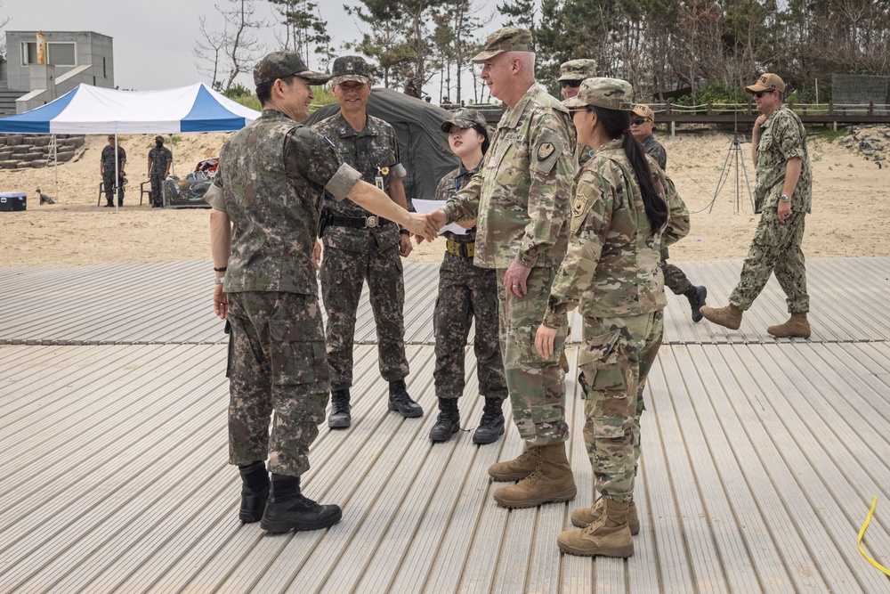 Distinguished Visitors arrive at Dogu Beach