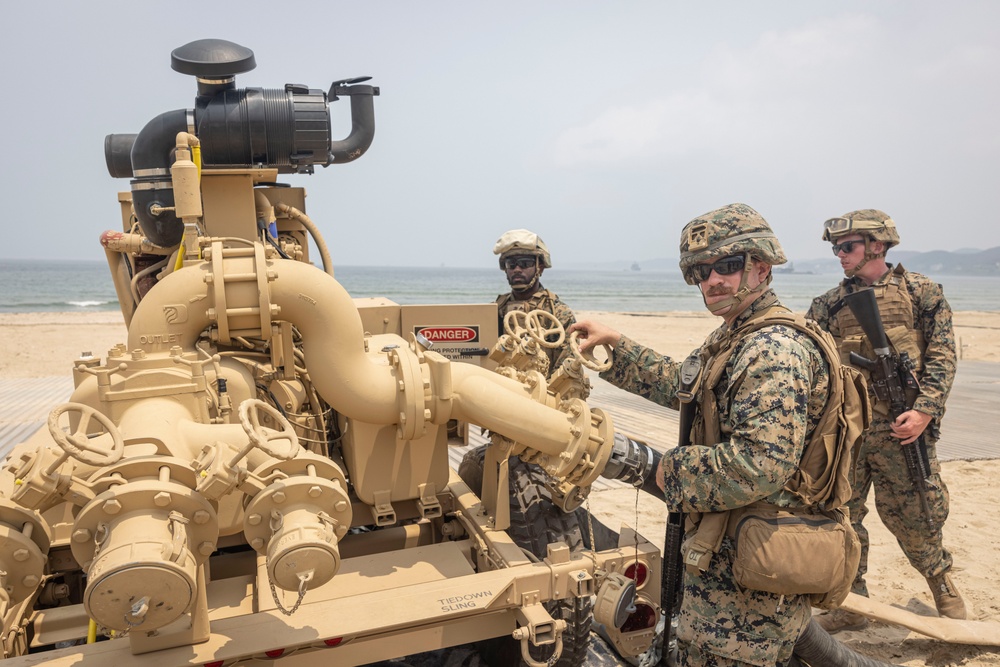 Distinguished Visitors arrive at Dogu Beach