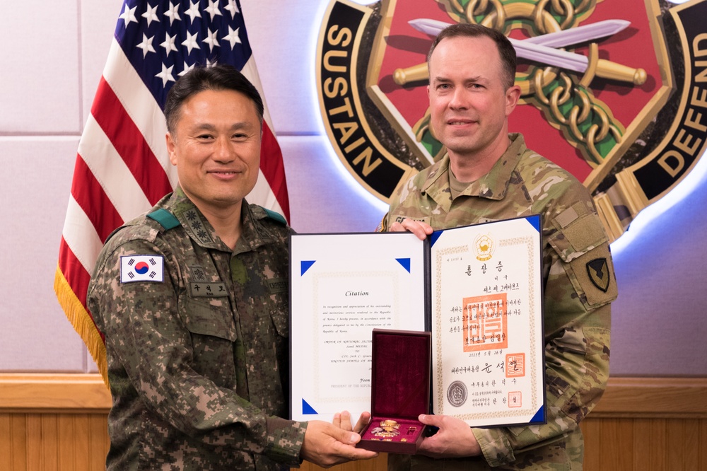 Graves Receives National Award Signed by ROK President