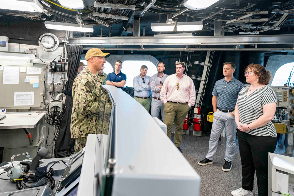 USS OAKLAND HOSTS HOUSE ARMED FORCES COMMITTEE MEMBERS