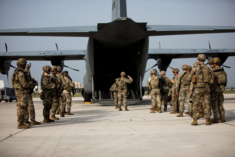 U.S. Army Soldiers from the 173rd Airborne Brigade conduct squad drills at Aviano Air Base