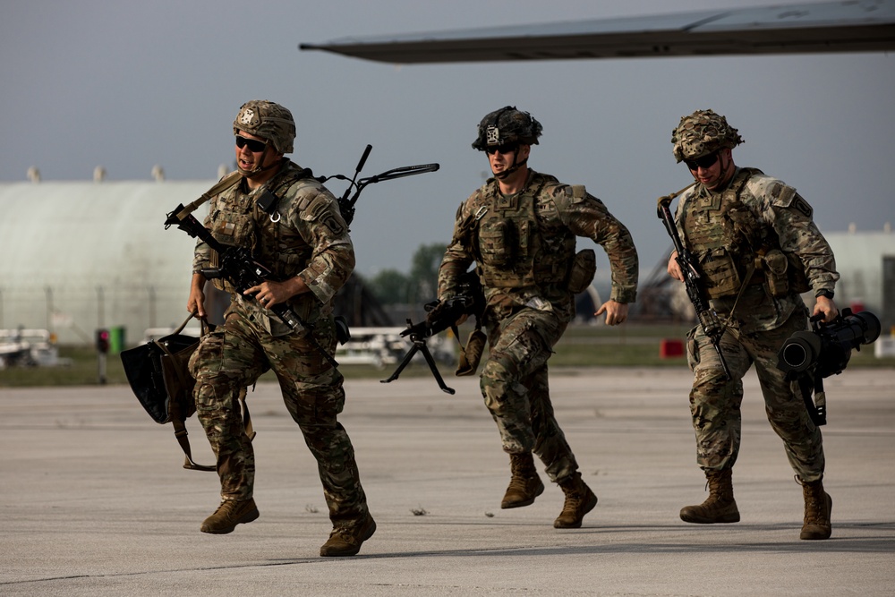 U.S. Army Soldiers from the 173rd Airborne Brigade conduct squad drills at Aviano Air Base