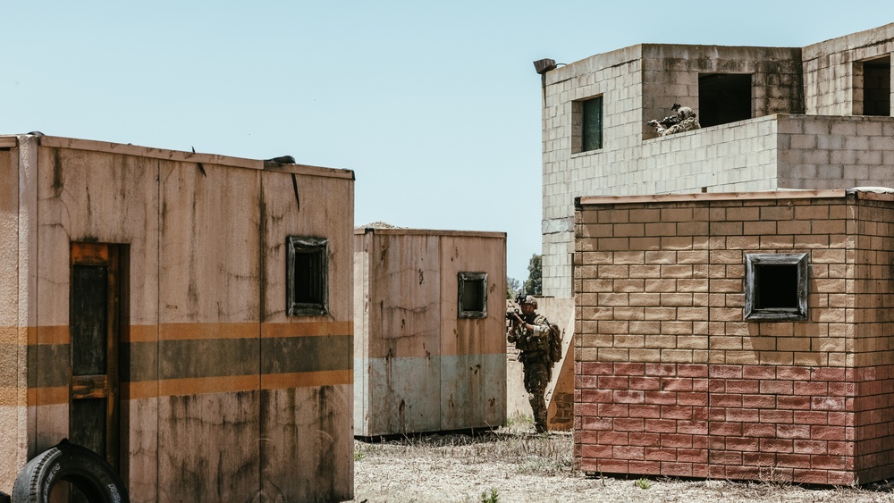 2d Recon and EODMU8 Conduct a Day Raid