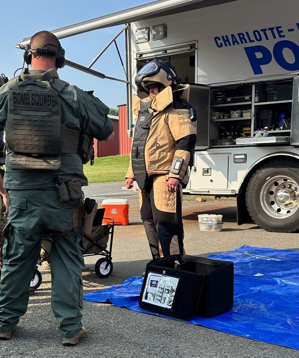 US Army Explosive Ordnance Disposal techs train with Charlotte Police Bomb Squad