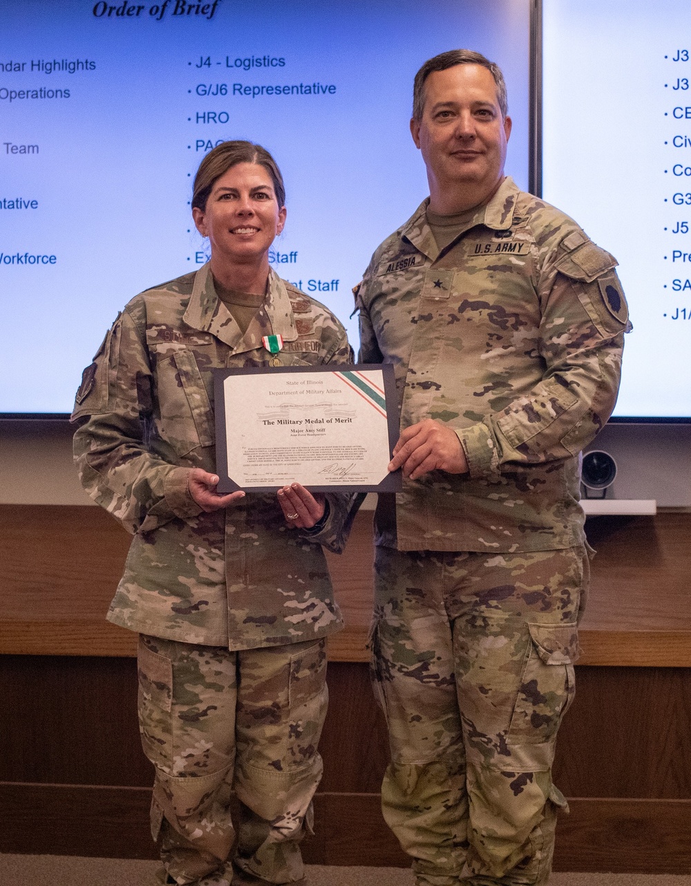 Illinois Guardsmen receives Military Medal of Merit