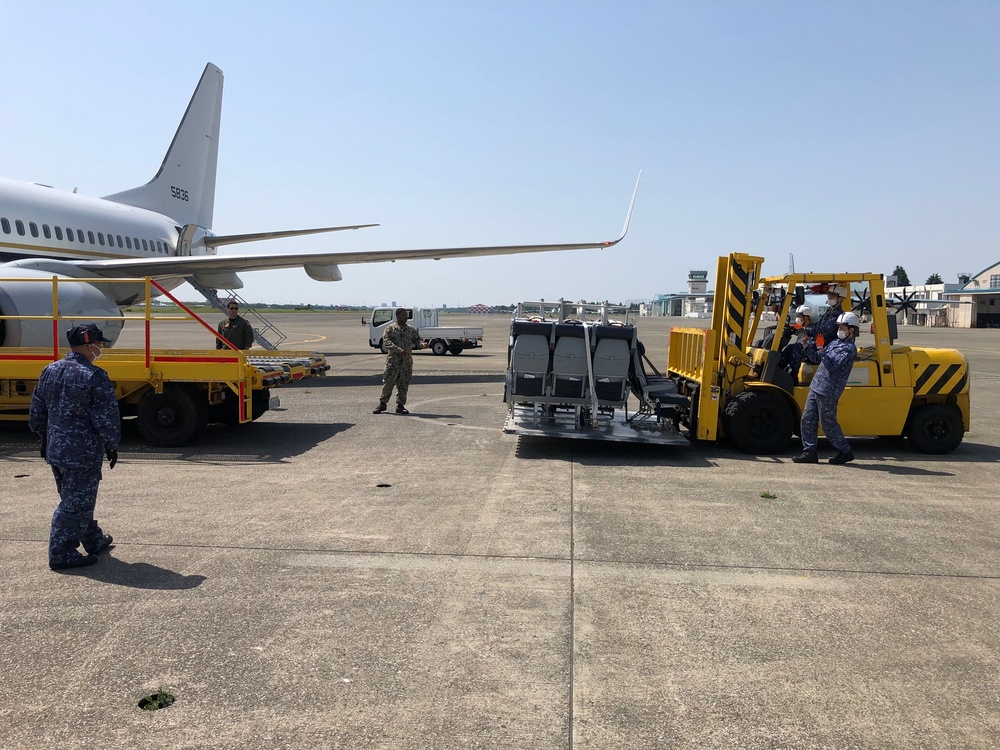 Fleet Logistics Support Squadron 57 Complete First-Ever Deployed C-40A Clipper Reconfiguration with Support from JMSDF