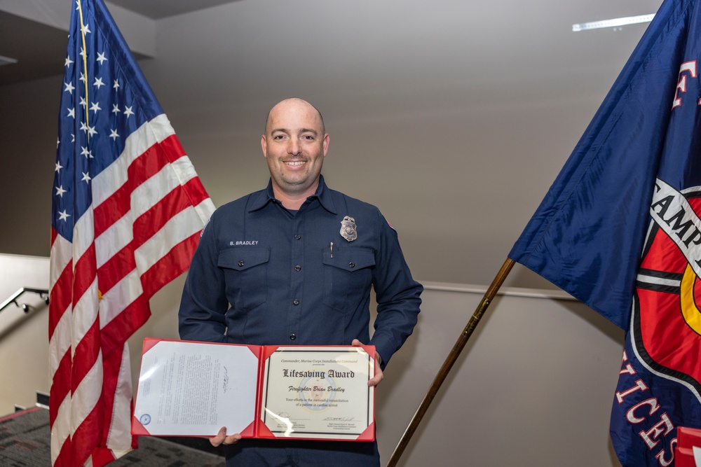 Camp Pendleton firefighters awarded for saving lives