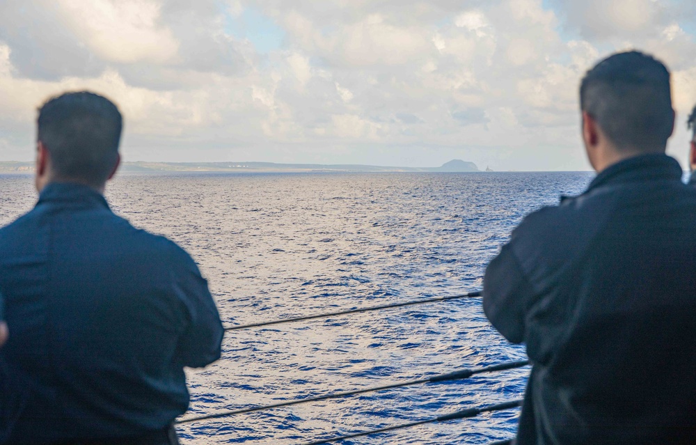 USS Howard (DDG 83) Passes Iwo To