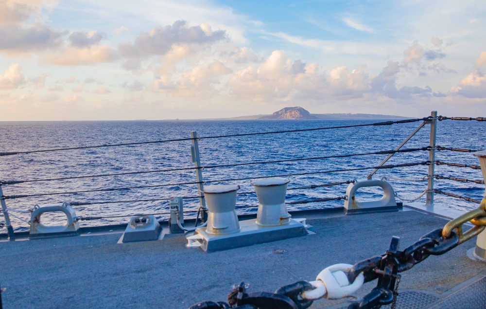 USS Howard (DDG 83) Passes Iwo To