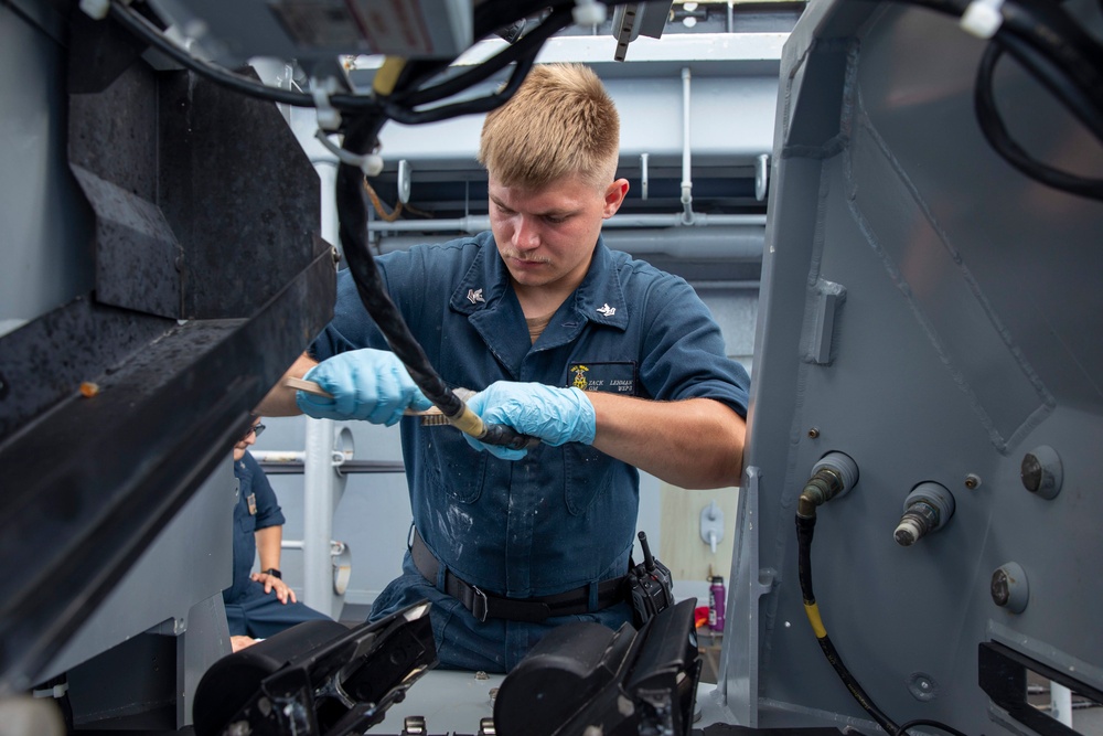 Maintaining an MK 38-25mm Machine Gun