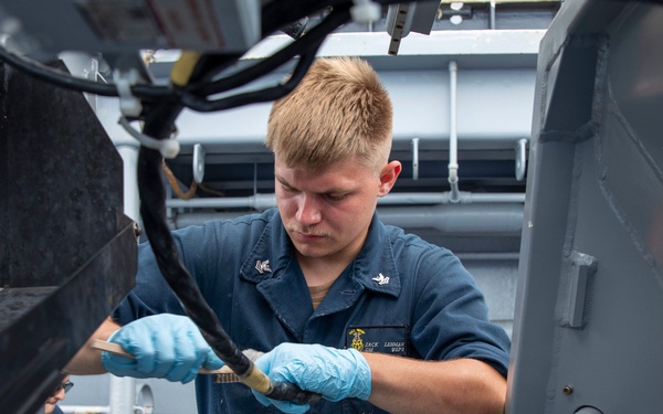 Maintaining an MK 38-25mm Machine Gun