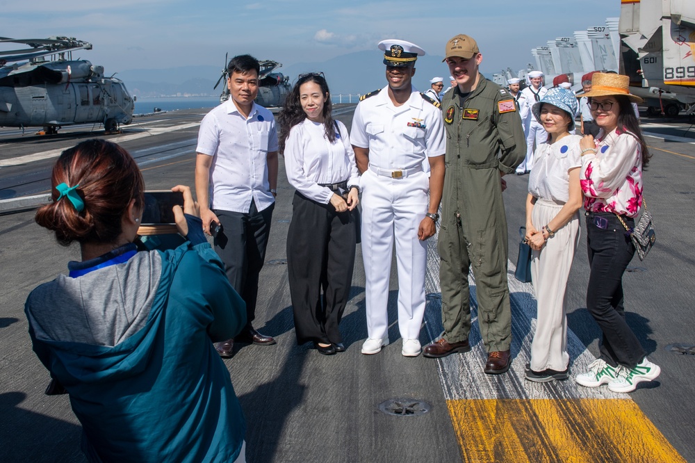 USS Ronald Reagan (CVN 76) hosts Vietnamese media outlets during a port visit to Da Nang, Vietnam