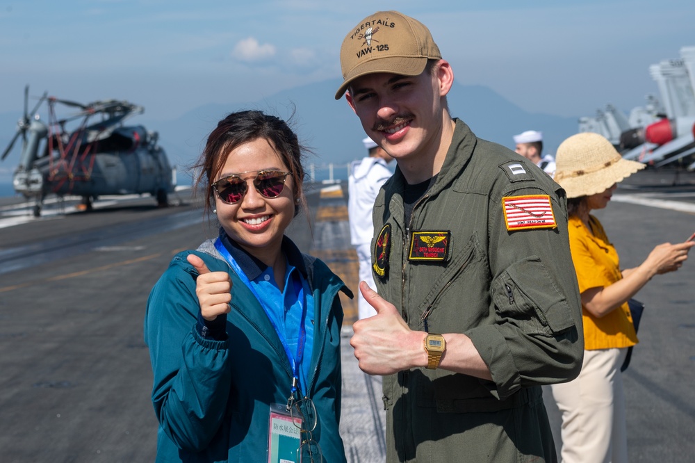 USS Ronald Reagan (CVN 76) hosts Vietnamese media outlets during a port visit to Da Nang, Vietnam