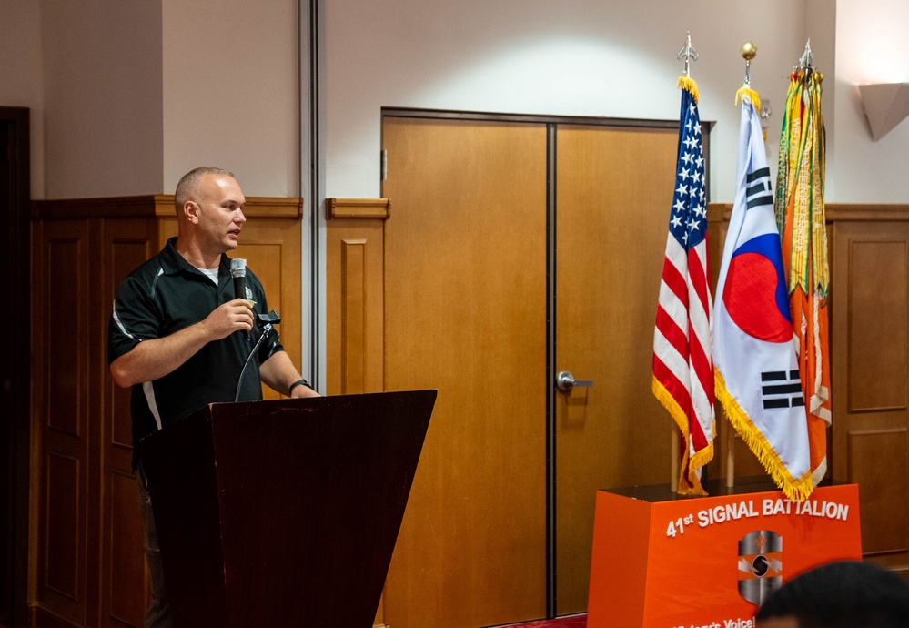 41st Signal Battalion UMT holds a prayers breakfast