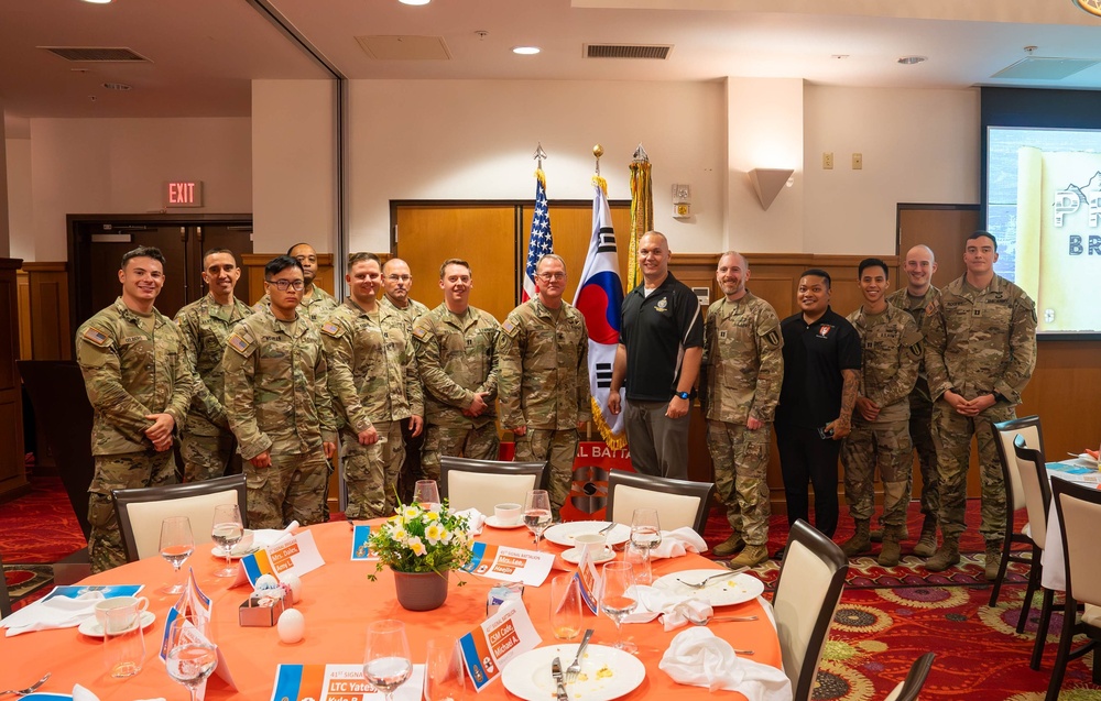 41st Signal Battalion UMT holds a prayers breakfast