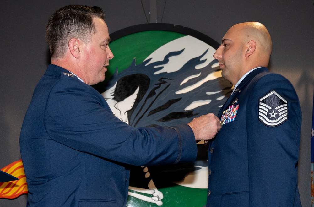 363d ISR Wing SNCO receives Purple Heart