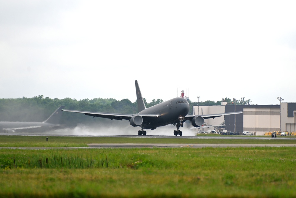 JBMDL 305th Air Mobility Wing Celebrate 100 years of air refueling By Conducting flyover NJ. June 27th, 2023