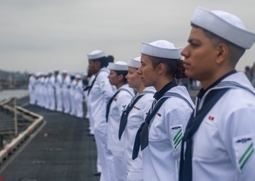 Navy Updates Pregnancy Policy to Help Sailors Balance Personal and Professional Goals