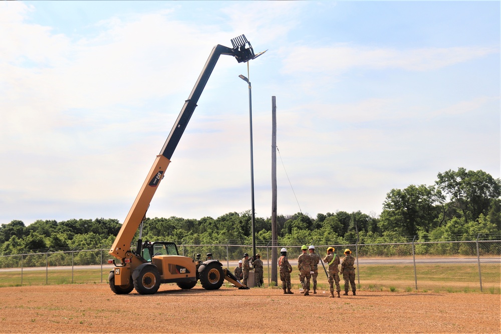 389th Engineer Company supports troop project to install light poles in Fort McCoy’s CRSP yard