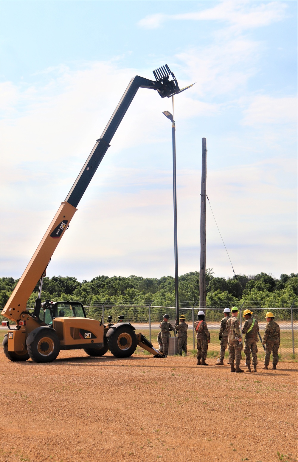 389th Engineer Company supports troop project to install light poles in Fort McCoy’s CRSP yard