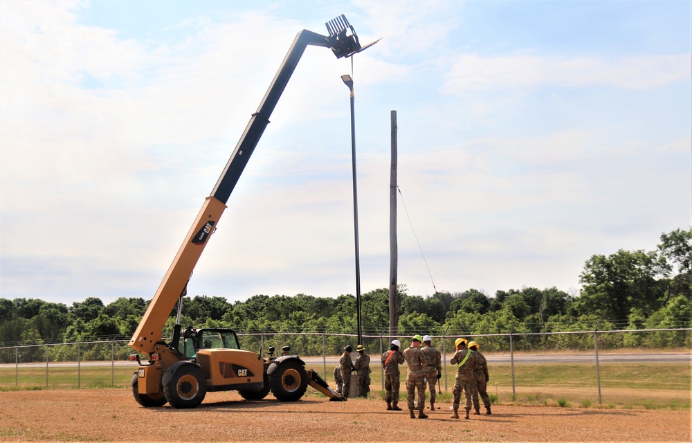 389th Engineer Company supports troop project to install light poles in Fort McCoy’s CRSP yard