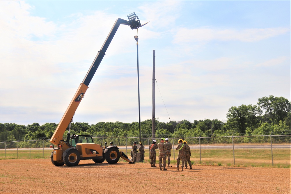 389th Engineer Company supports troop project to install light poles in Fort McCoy’s CRSP yard