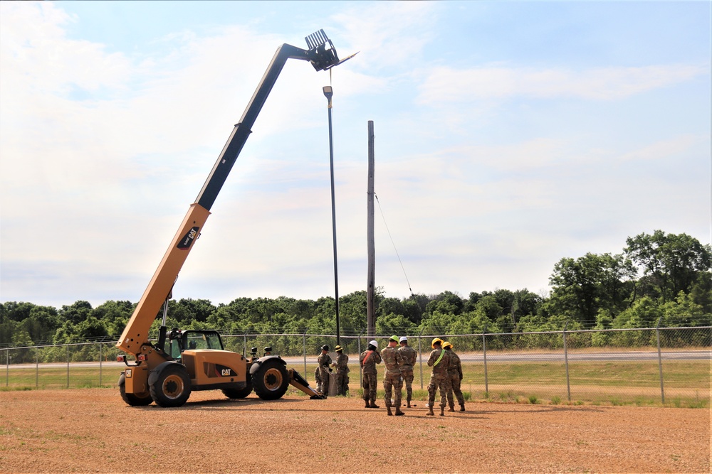 389th Engineer Company supports troop project to install light poles in Fort McCoy’s CRSP yard