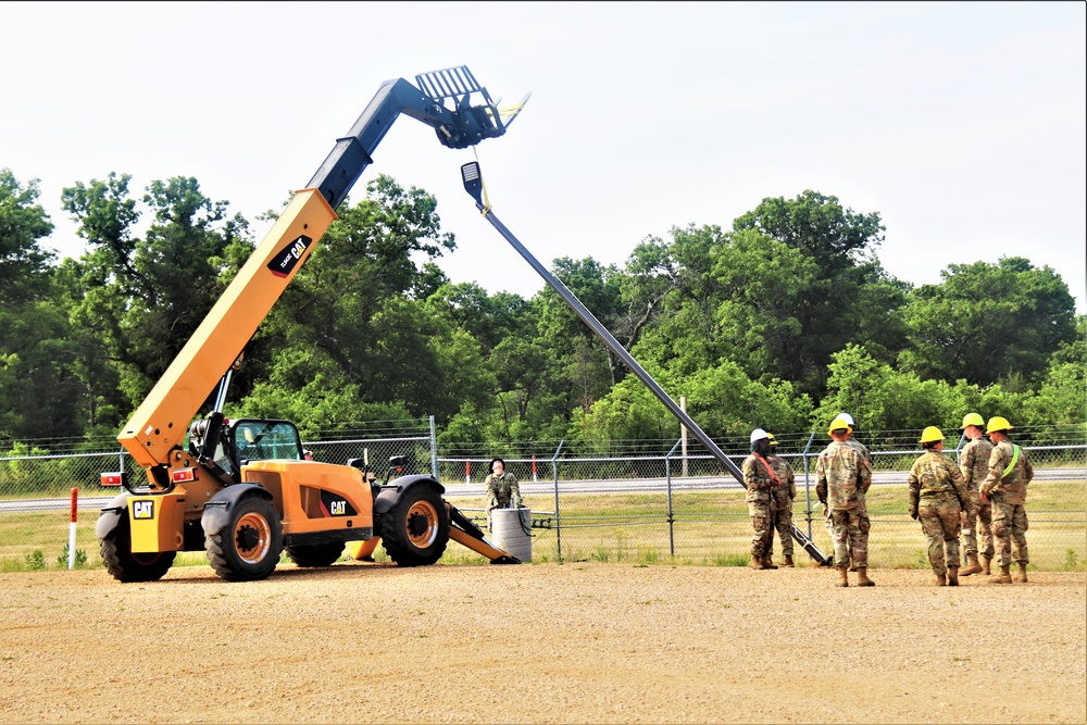 389th Engineer Company supports troop project to install light poles in Fort McCoy’s CRSP yard