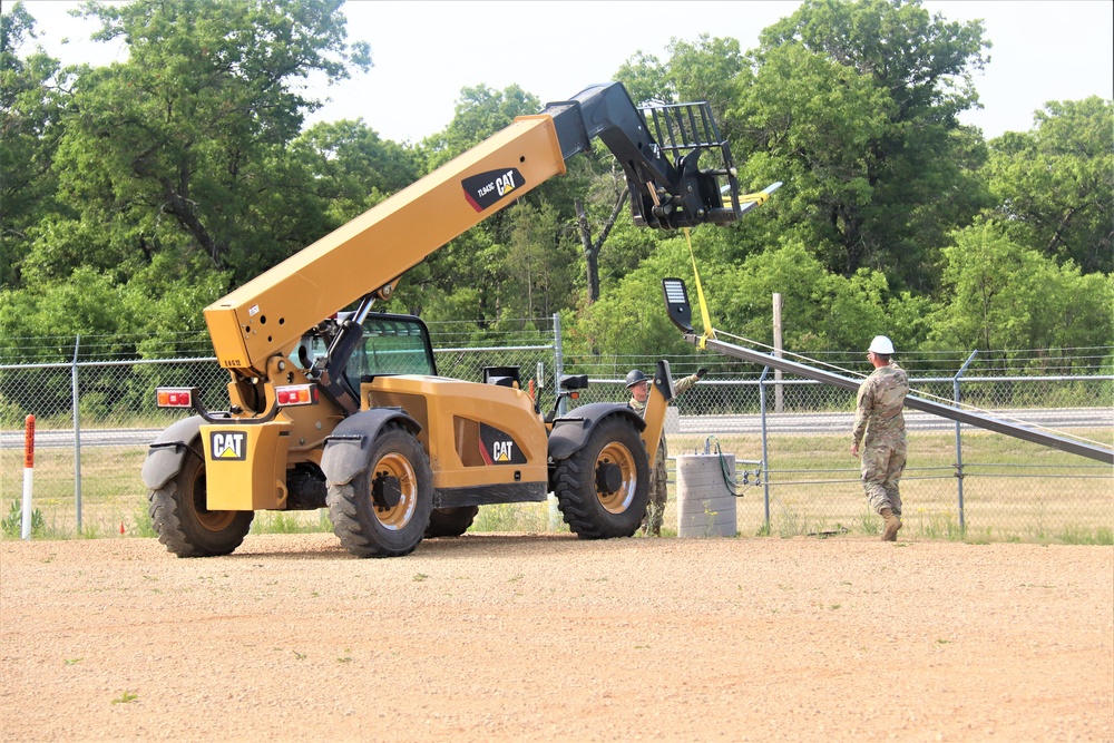 389th Engineer Company supports troop project to install light poles in Fort McCoy’s CRSP yard