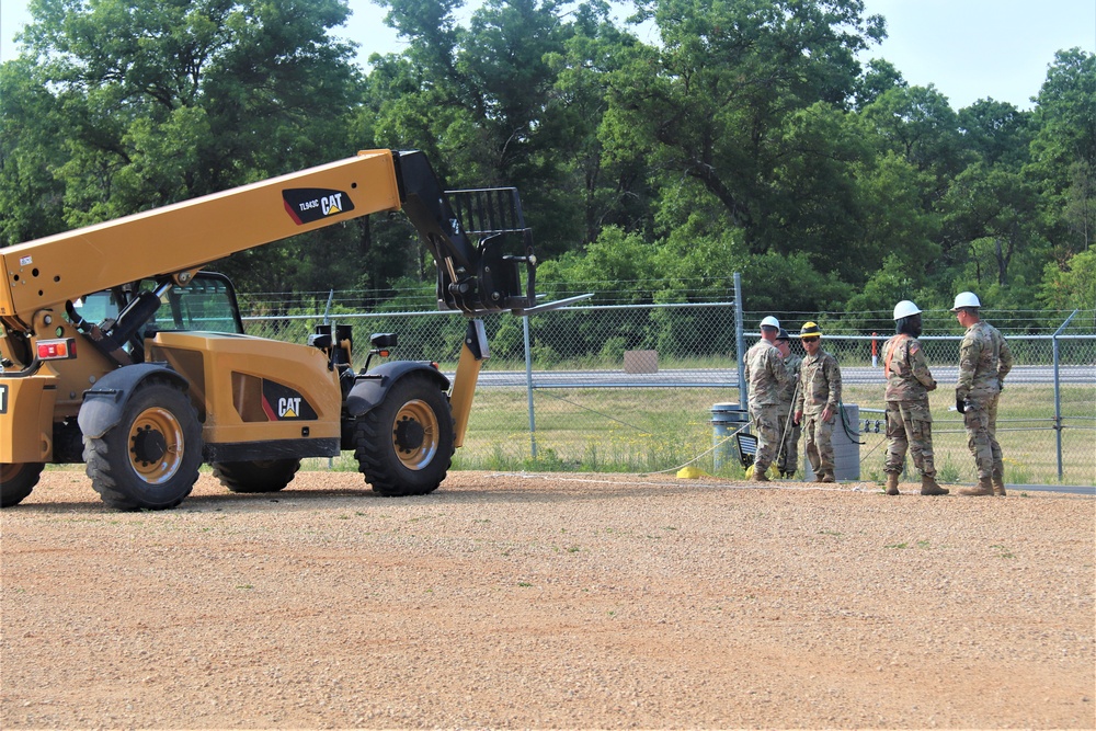 389th Engineer Company supports troop project to install light poles in Fort McCoy’s CRSP yard