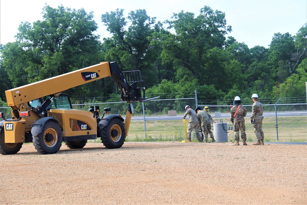 389th Engineer Company supports troop project to install light poles in Fort McCoy’s CRSP yard