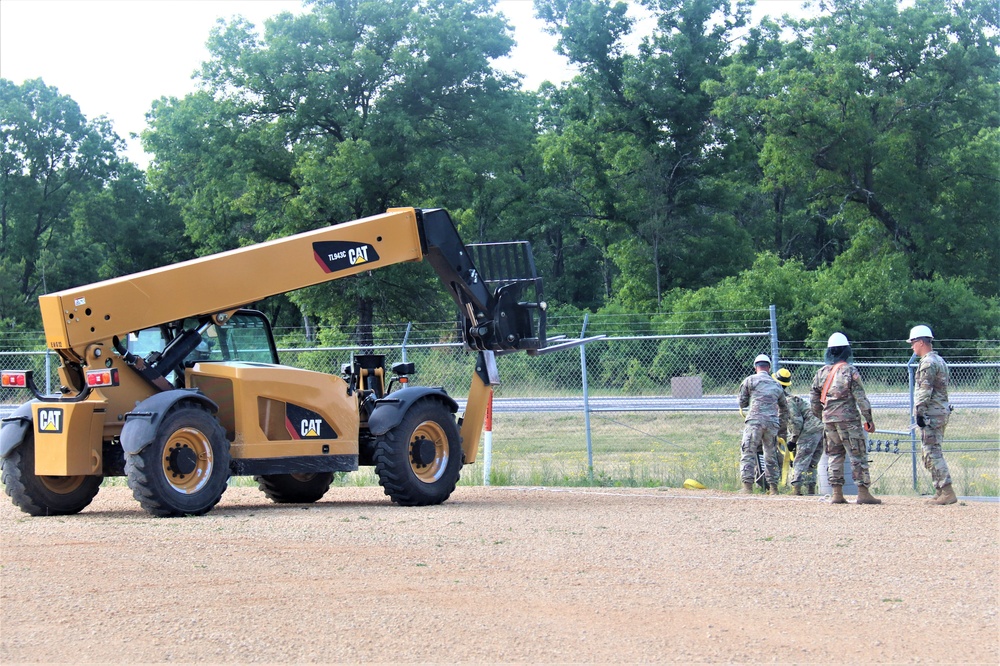 389th Engineer Company supports troop project to install light poles in Fort McCoy’s CRSP yard