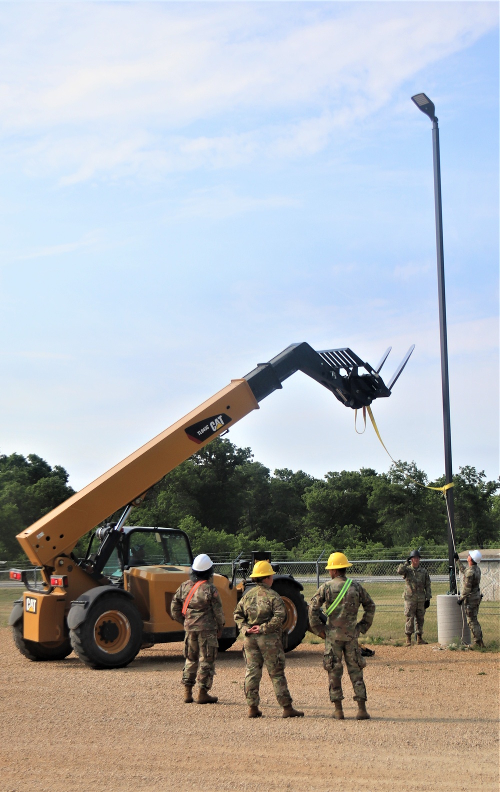 389th Engineer Company supports troop project to install light poles in Fort McCoy’s CRSP yard