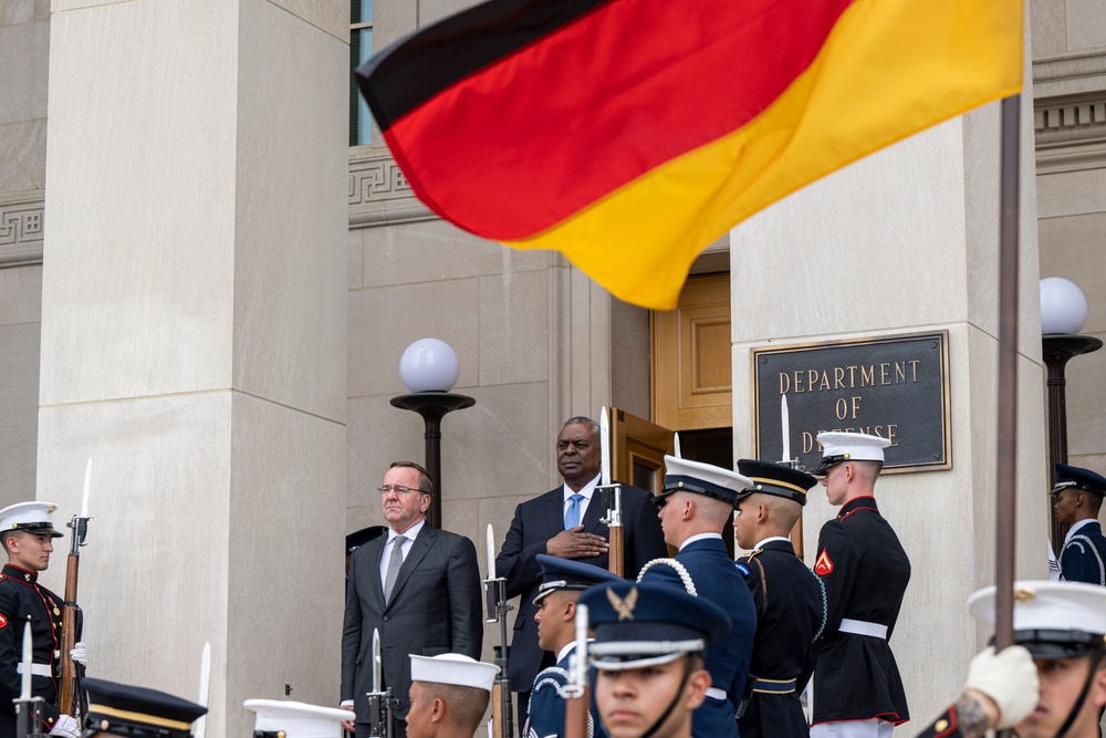 SECDEF Hosts German Defense Minister