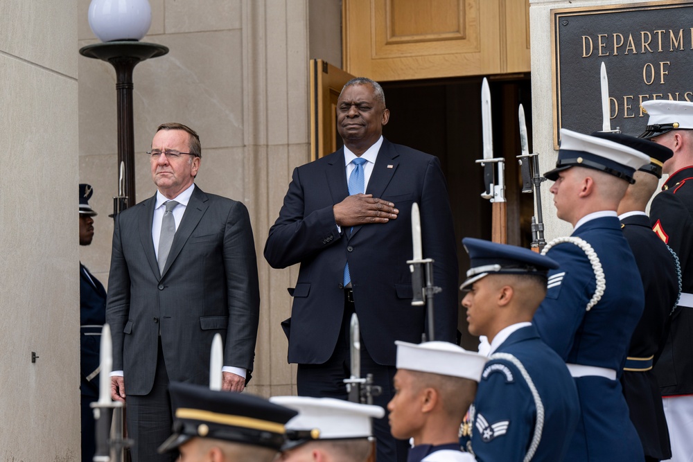 SECDEF Hosts German Defense Minister