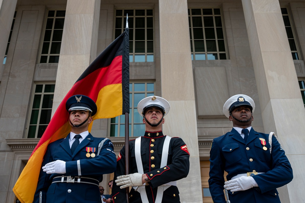 SECDEF Hosts German Defense Minister