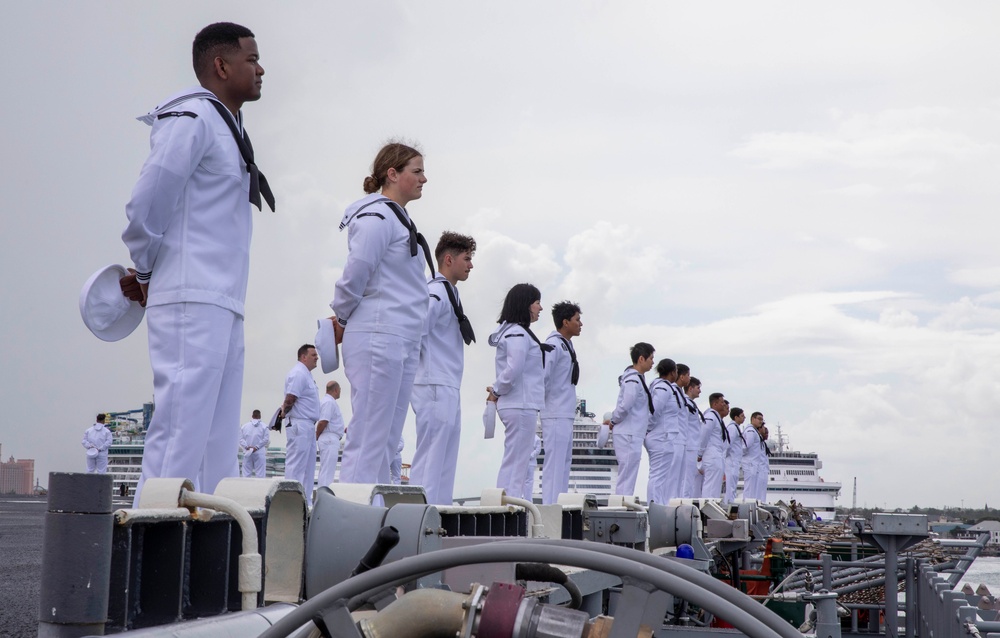 USS Wasp Pulls into The Bahamas