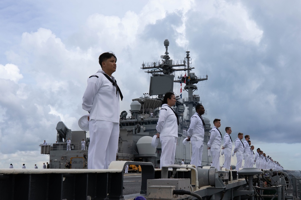 USS Wasp Pulls into The Bahamas