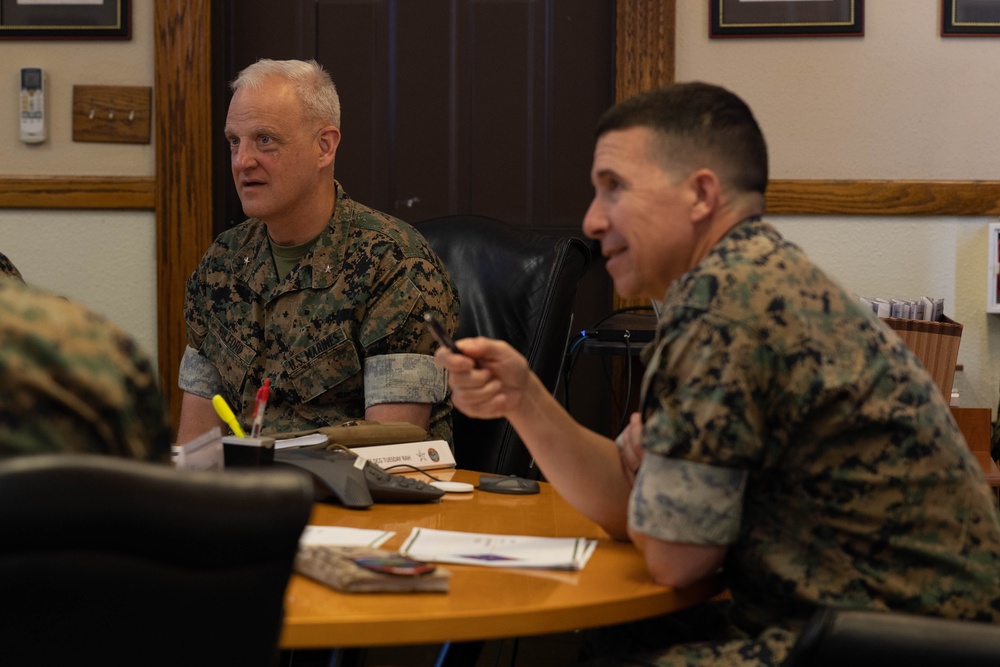 1st MARDIV staff brief new I MEF deputy commanding general