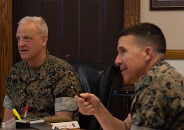 1st MARDIV staff brief new I MEF deputy commanding general