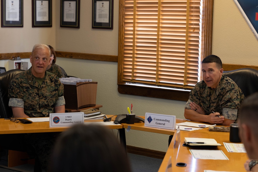 1st MARDIV staff brief new I MEF deputy commanding general