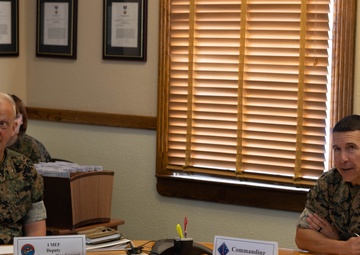 1st MARDIV staff brief new I MEF deputy commanding general