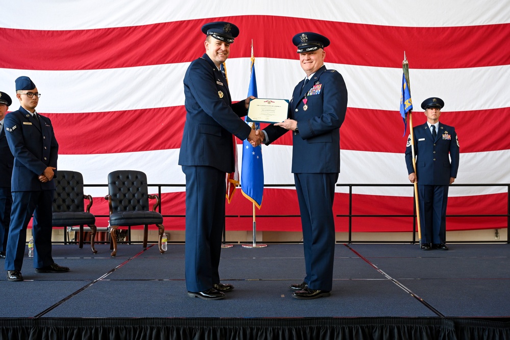 19th MXG welcomes new commander