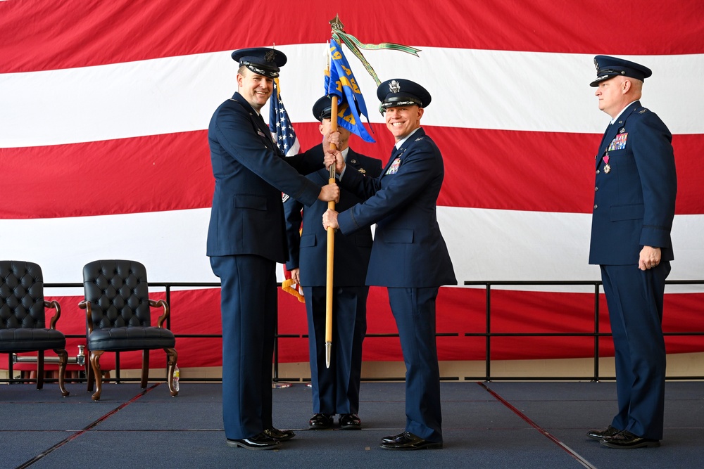 19th MXG welcomes new commander