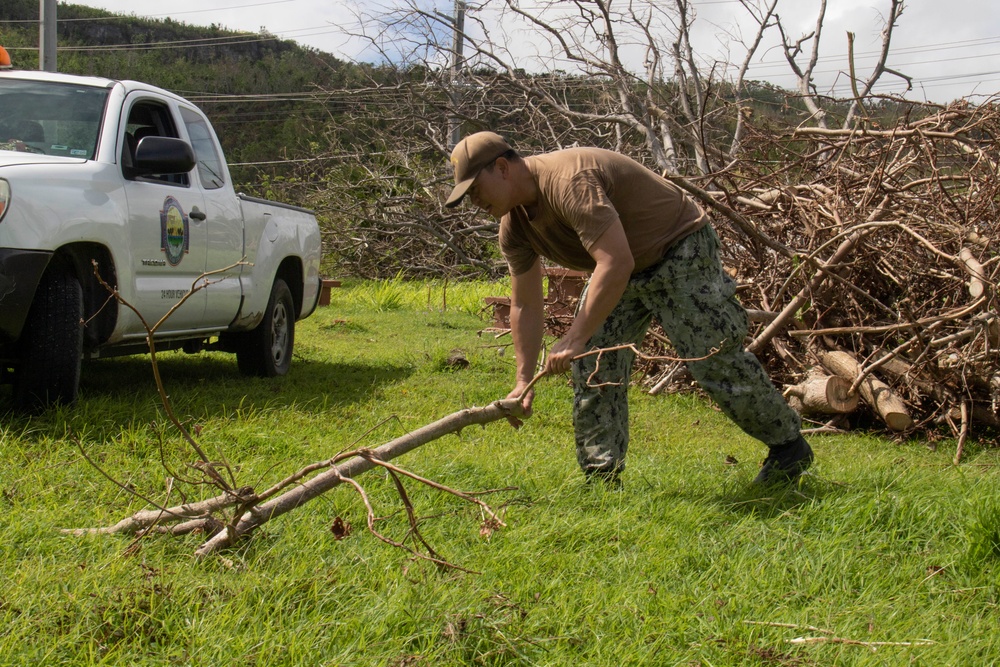 Sailors Volunteer for Typhoon Recovery